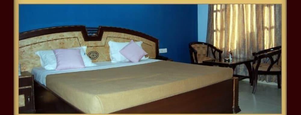 Раникхет: Hotel Pine Havens