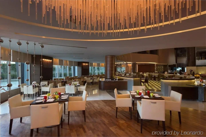 Большая Нойда: Crowne Plaza Greater Noida by IHG