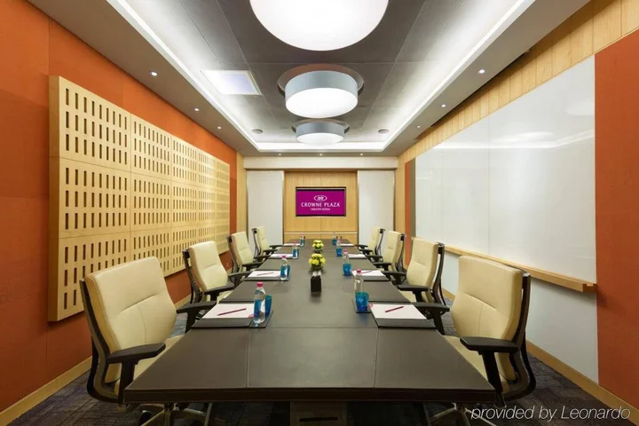 Большая Нойда: Crowne Plaza Greater Noida by IHG