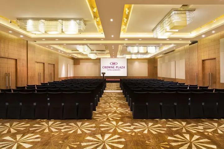 Большая Нойда: Crowne Plaza Greater Noida by IHG