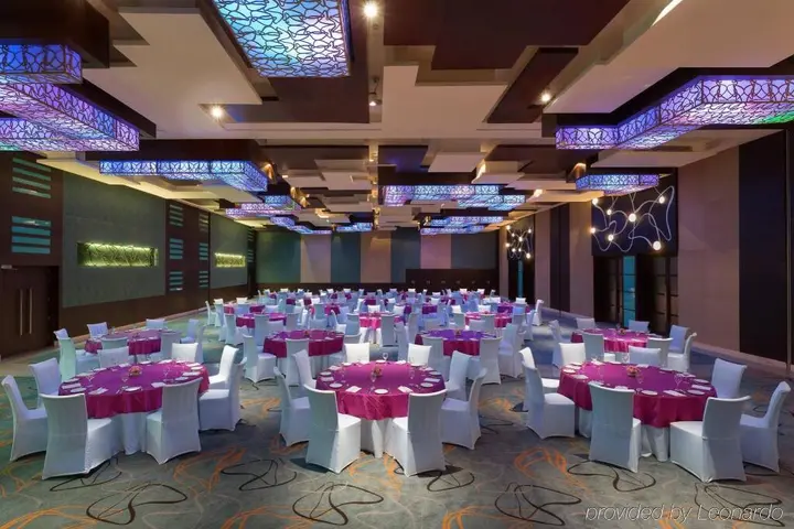 Большая Нойда: Crowne Plaza Greater Noida by IHG
