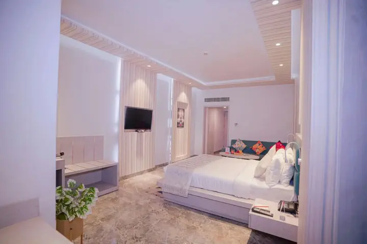 Барейлли: Hotel Swarn Towers