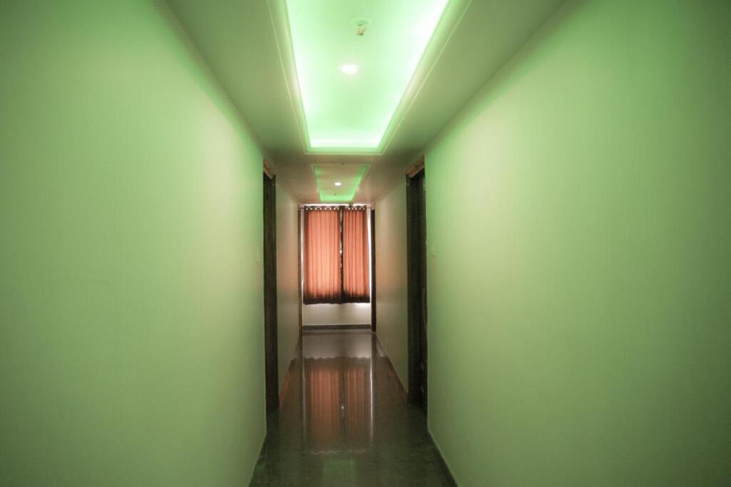 Тирупати: Hotel SLV Grand