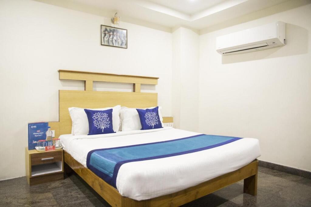 Тирупати: Hotel SLV Grand