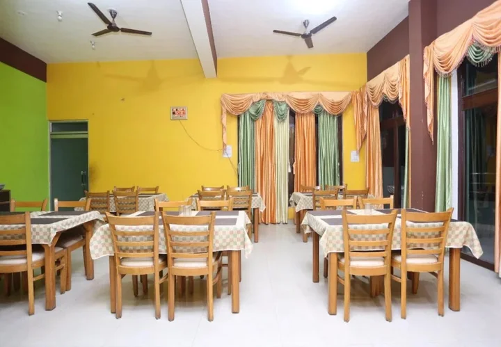 Сукха: OYO 19409 Hotel Sunita And Restaurant