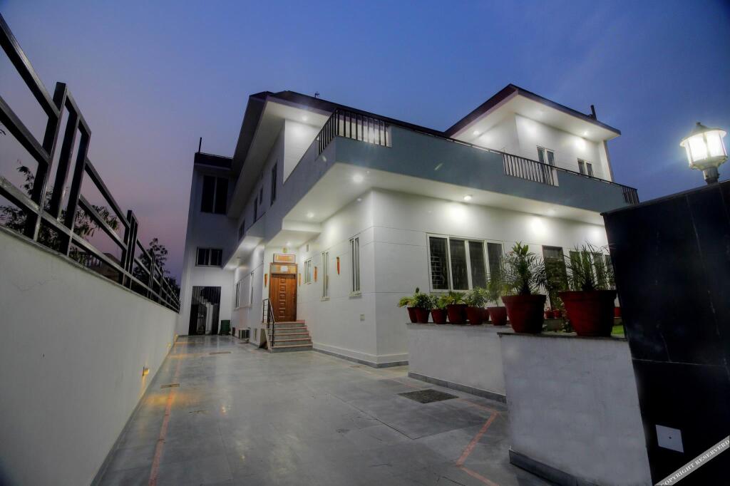 Большая Нойда: Atithi Ansal House