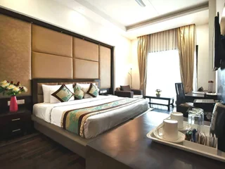 Гуруграм: Hotel Golf View Suites