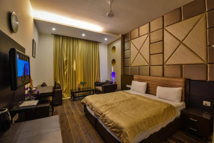 Гуруграм: Hotel Golf View Suites