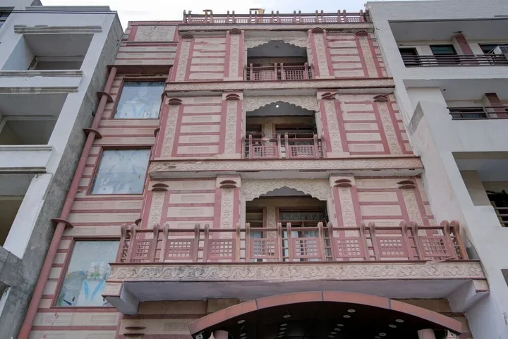 Нойда: Hotel Kayanaat