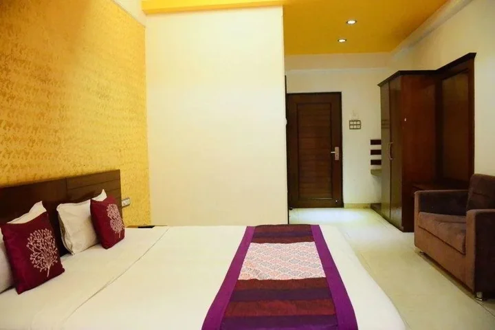 Лонавала: Treebo Reveniir Resort with Pool
