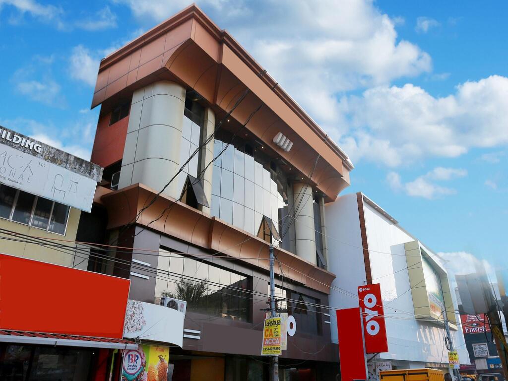 Коччи: OYO 5643 Hotel Malabar Plaza