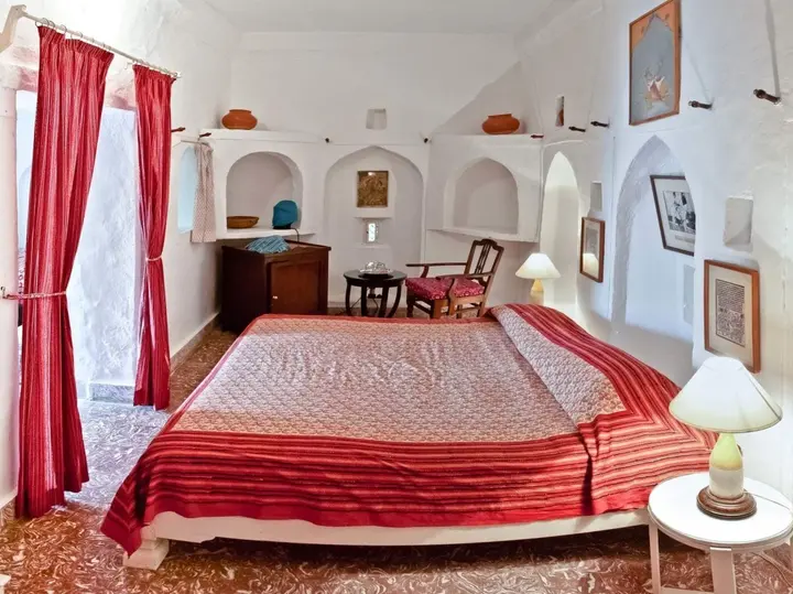 Алвар: Neemrana's - Hill Fort - Kesroli