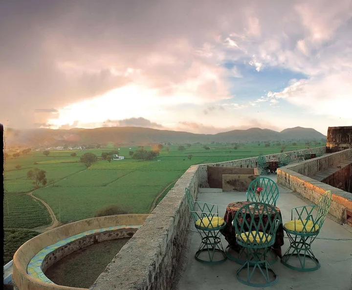 Алвар: Neemrana's - Hill Fort - Kesroli