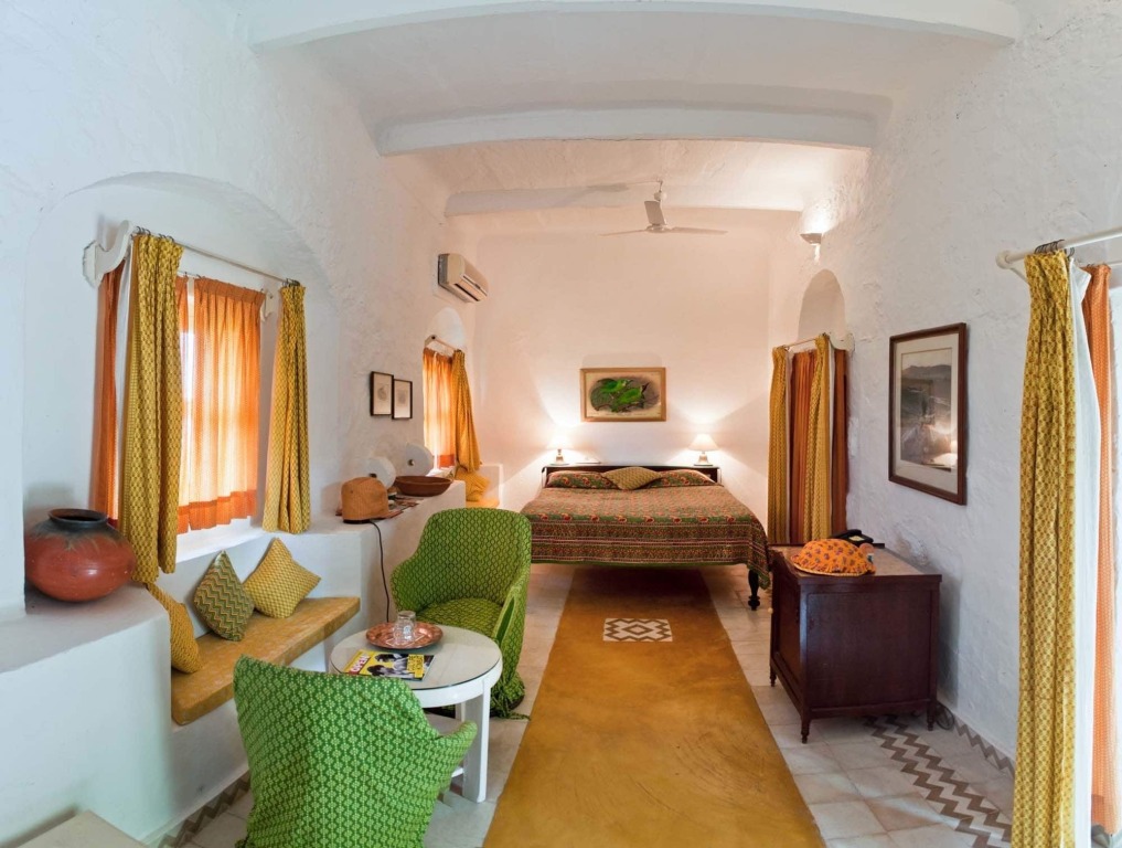Алвар: Neemrana's - Hill Fort - Kesroli