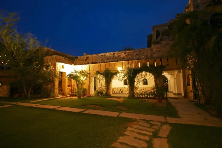 Алвар: Neemrana's - Hill Fort - Kesroli