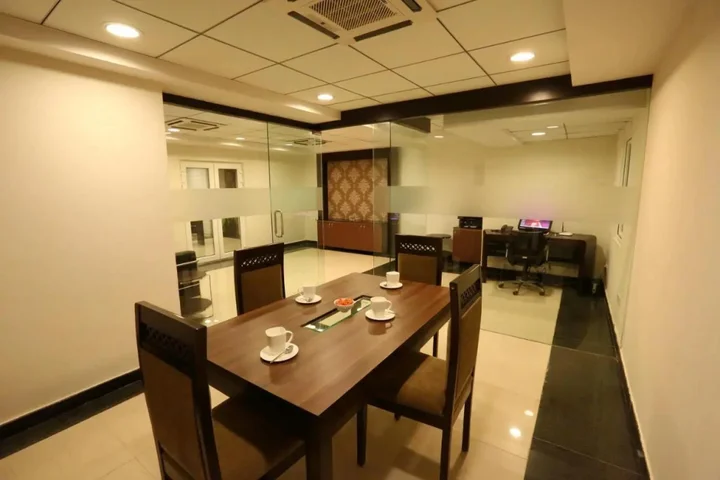 Бангалор: Crest Executive Suites