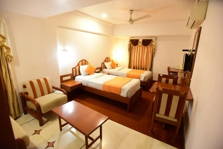 Вадодара: Aditi Hotel
