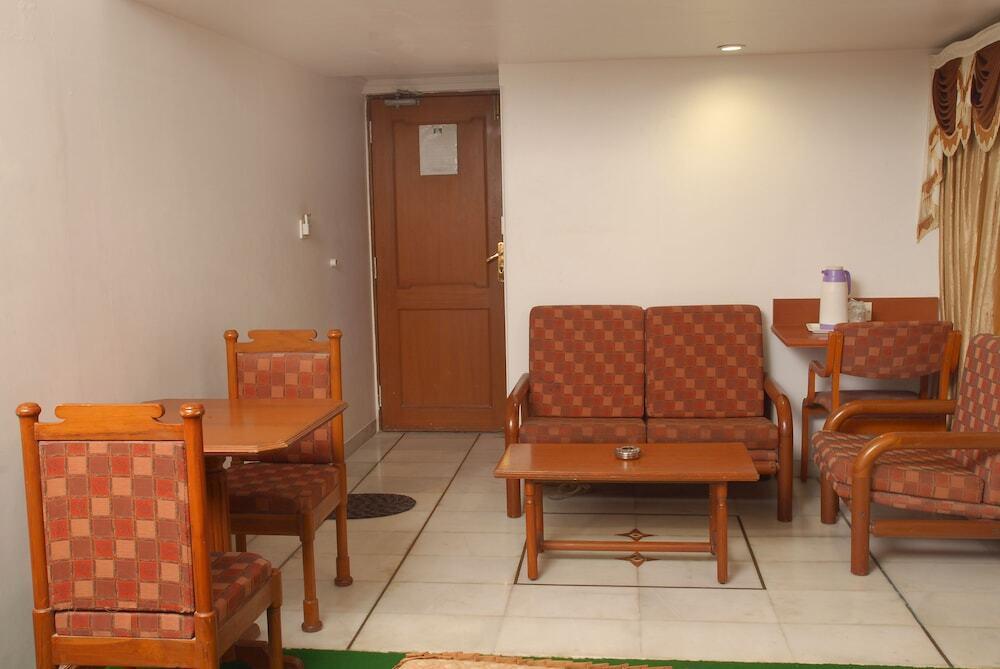 Вадодара: Aditi Hotel