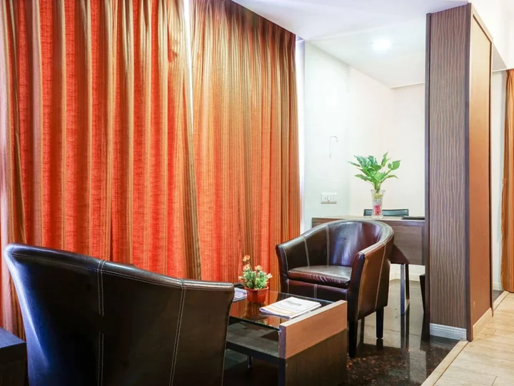 Вадодара: Hotel Tansha Comfort Regency