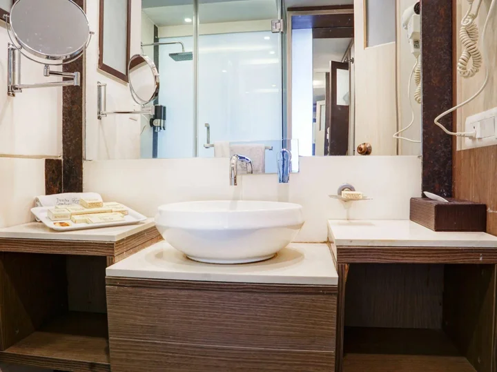 Вадодара: Hotel Tansha Comfort Regency
