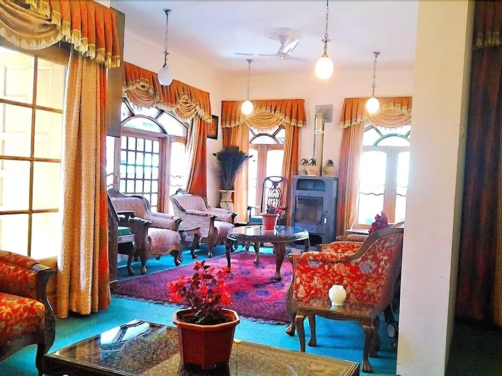 Шринагар: Hotel Ronak Resort