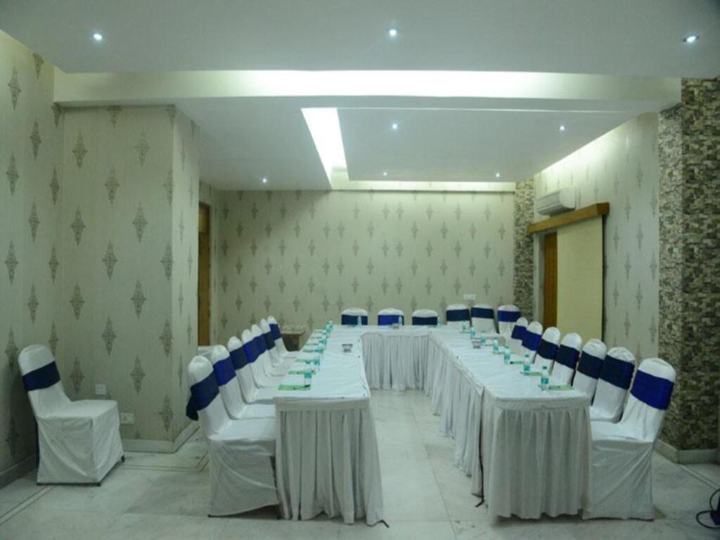 Патна: FabHotel New Buddha Inn