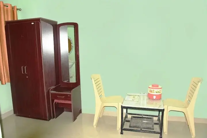 Ширди: Hotel Delta Executive