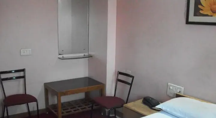 Пимпри-Чинчвад: Hotel Rajlakshmi