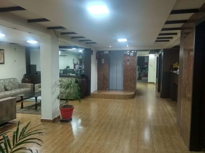 Бутибори: Hotel Royal Regency