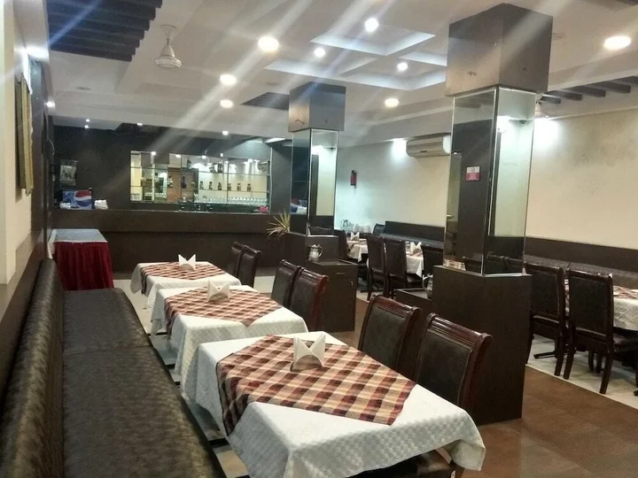 Бутибори: Hotel Royal Regency