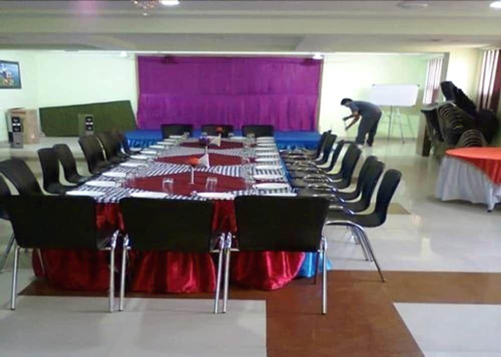 Гвалиор: OYO 8177 Hotel Silver Oak