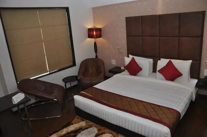 Хинджевади: Hotel Lxia