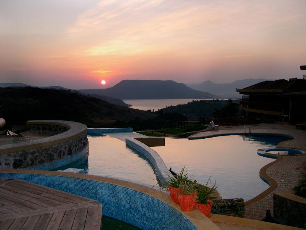 Лонавала: Upper Deck Resort - Stay and Relax at the Highest Peak Lonavala