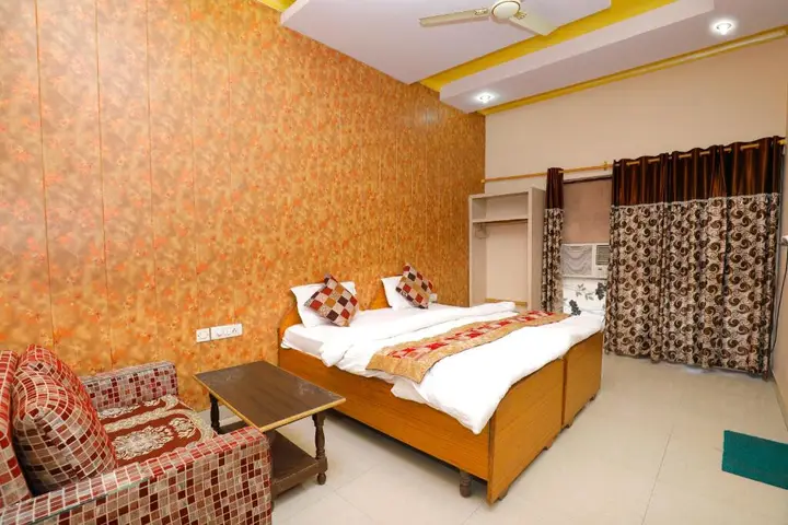 Hotel New Bakshi House — фото 1
