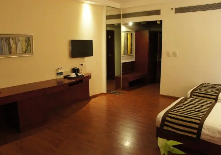 Мератх: Bravura Gold Resort