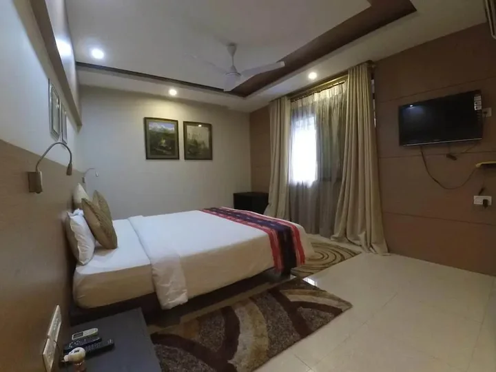 Дибругарх: Dibrugarh Club House