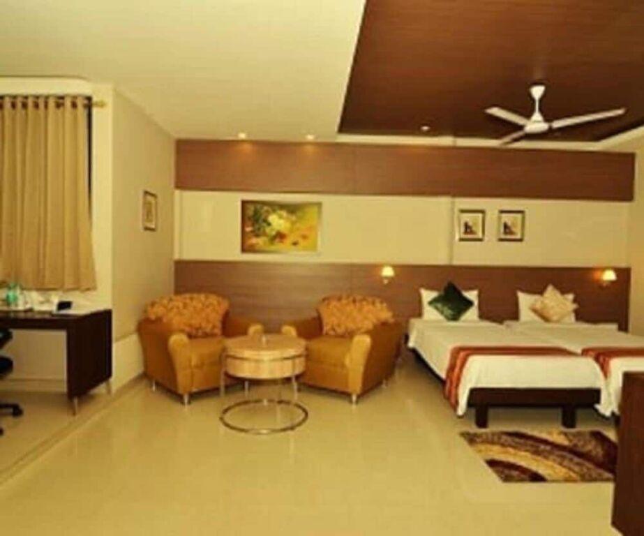 Дибругарх: Dibrugarh Club House