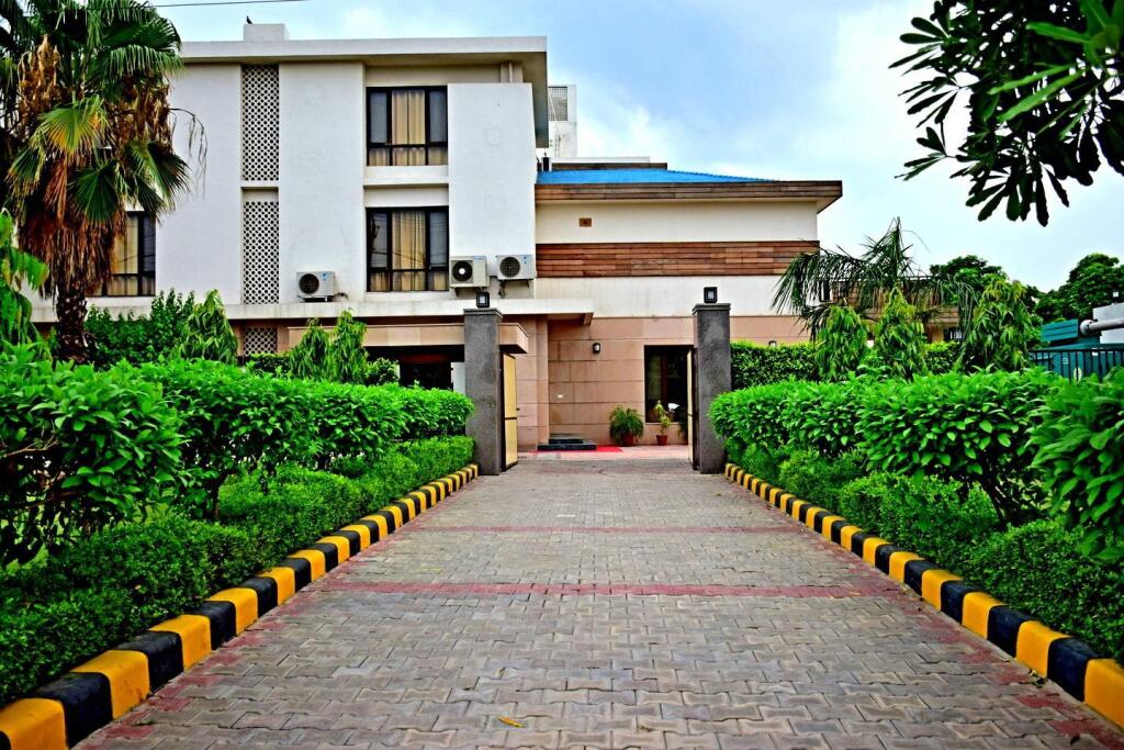 Гуруграм: When In Gurgaon - Service Apartments Next to Artemis Hospital