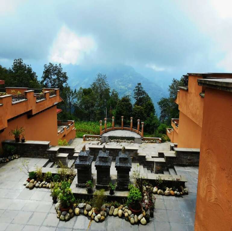 Пеллинг: The Chumbi Mountain Retreat