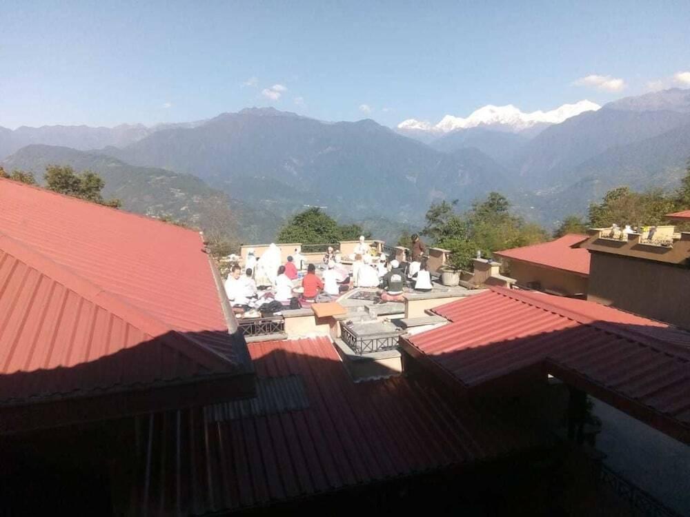 Пеллинг: The Chumbi Mountain Retreat