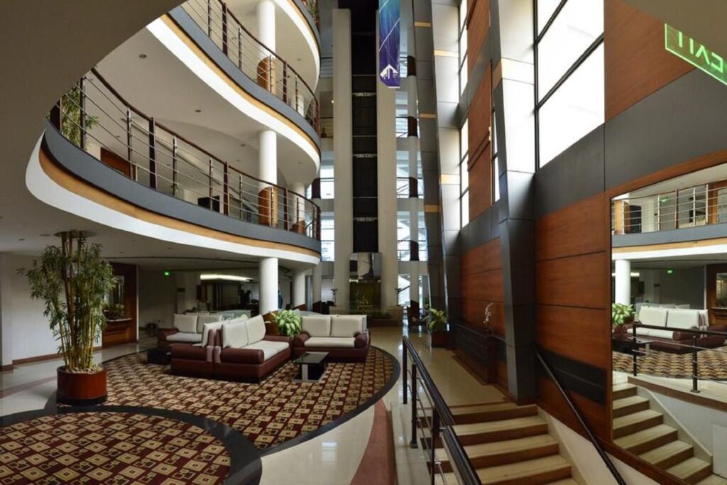 Коччи: The Mercy Luxury Business Hotel