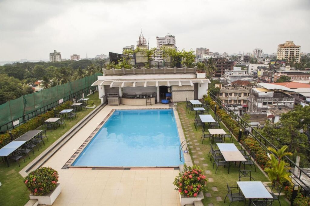 Коччи: The Mercy Luxury Business Hotel