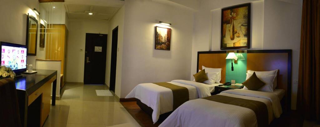 Коччи: The Mercy Luxury Business Hotel