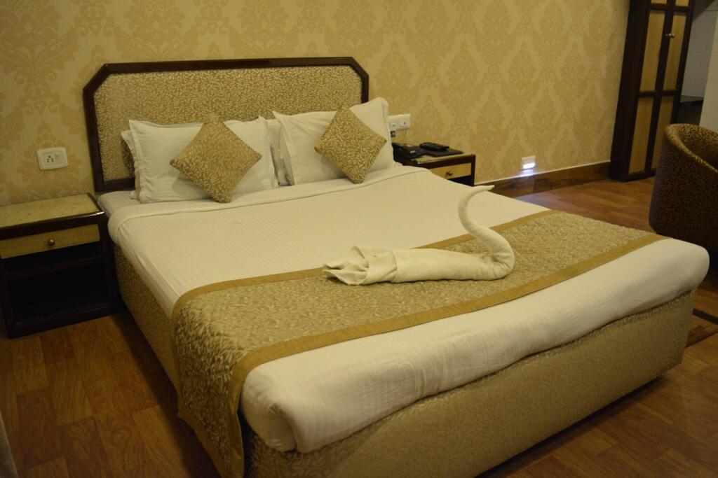 Гувахати: Hotel Prag Continental
