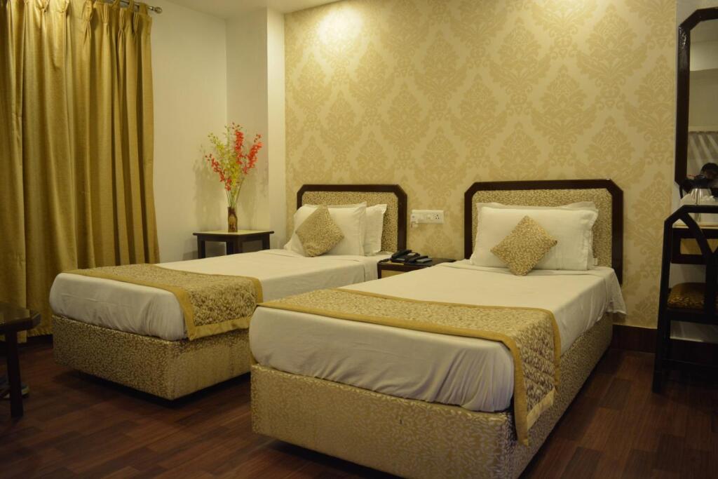 Гувахати: Hotel Prag Continental