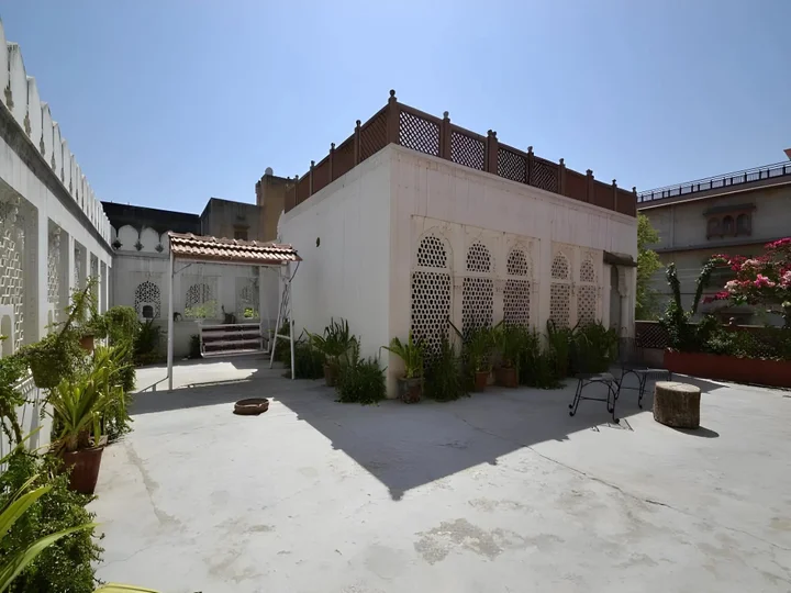 Джайпур: Rawla Mrignayani Palace