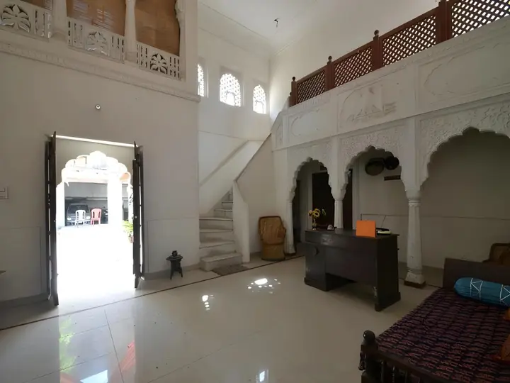 Джайпур: Rawla Mrignayani Palace