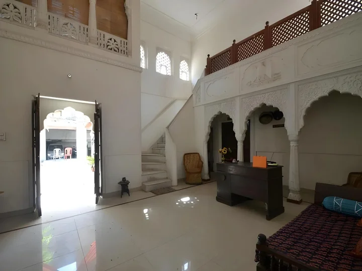 Джайпур: Rawla Mrignayani Palace