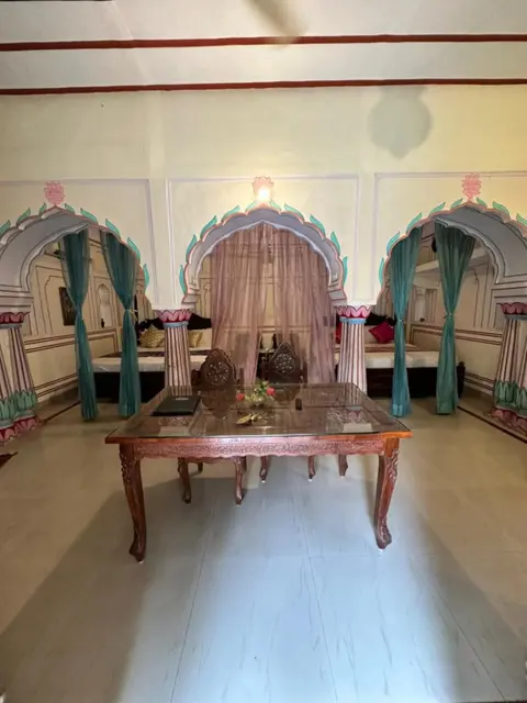 Джайпур: Rawla Mrignayani Palace