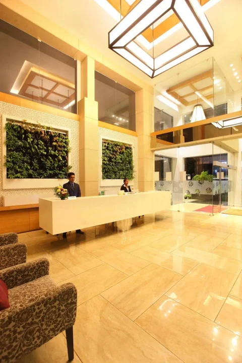 Коччи: Ginger Kochi MG Road